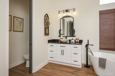 Bath - 3077 W Whitley Ln, Pace, FL 32571 photo 3 of 7