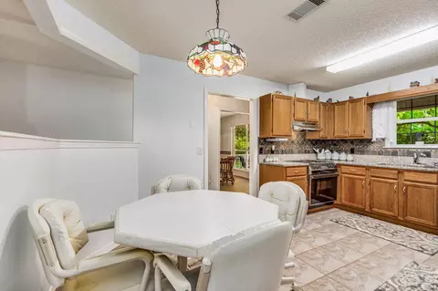 Dining - 5400 Hamilton Ln, Pace, FL 32571 photo 3 of 4