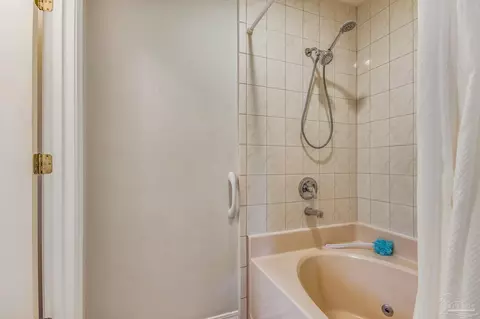 Bath - 5400 Hamilton Ln, Pace, FL 32571 photo 2 of 3