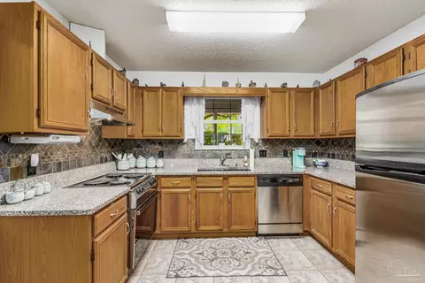 Kitchen - 5400 Hamilton Ln, Pace, FL 32571 photo 2 of 2