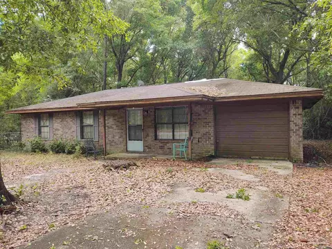 5551 Crestwood Dr, Milton, FL 32583