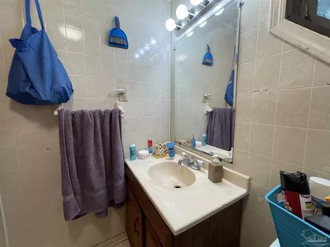 Bath - 3645 Diamond St Apt Ab 4236 A #A,B, 4236 A, Pace, FL 32571 photo 8 of 12