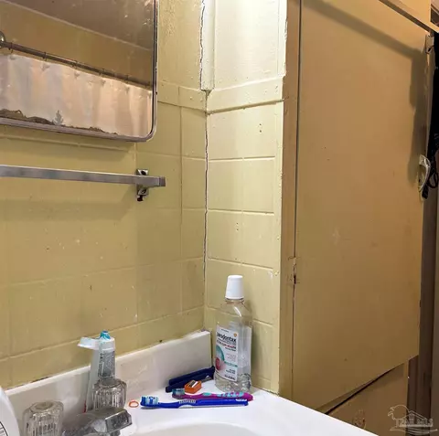 Bath - 3645 Diamond St Apt Ab 4236 A #A,B, 4236 A, Pace, FL 32571 photo 3 of 12