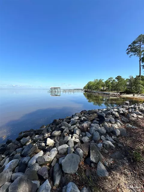 841 Dolphin Dr, Milton, FL 32583 photo 1