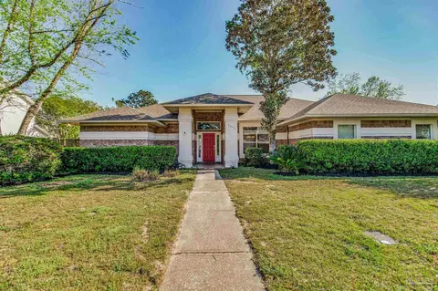 3850 Yesteroaks Dr, Pensacola, FL 32504