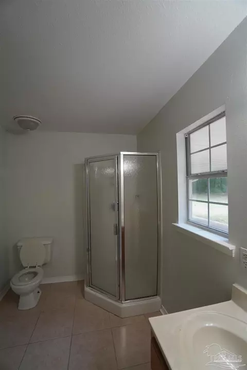 Bath - 4801 Carlyn Dr, Pace, FL 32571 photo 2 of 3