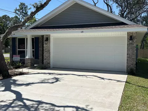 601 Halcyon Cir #1A, Pensacola, FL 32506