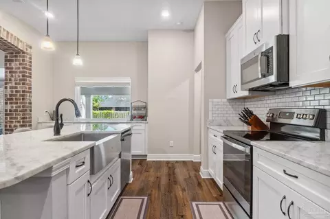 Kitchen - 5581 Dunridge Dr, Pace, FL 32571 photo 3 of 4