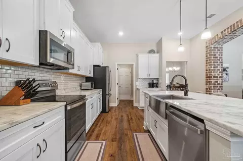 Kitchen - 5581 Dunridge Dr, Pace, FL 32571 photo 4 of 4