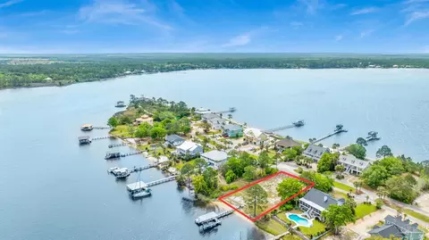 7824 Petersen Pt Rd, Milton, FL 32583