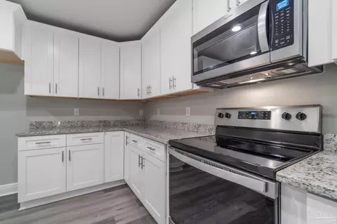 Kitchen - 9194 Trident Rd, Milton, FL 32583 photo 6 of 7