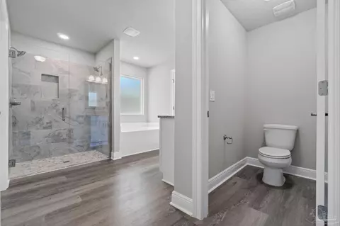 Bath - 9194 Trident Rd, Milton, FL 32583 photo 5 of 7