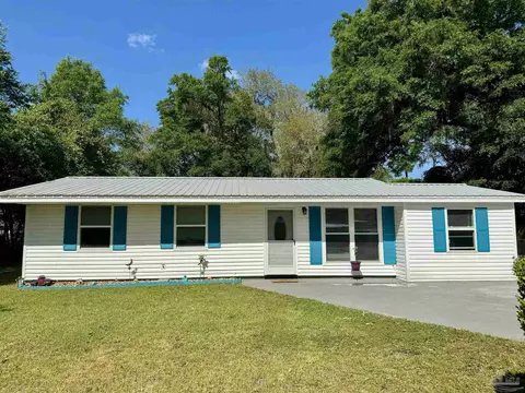 5577 Riverside St, Milton, FL 32570