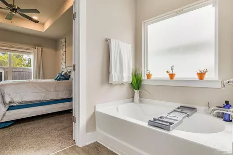 Bath - 5874 Danbury Blvd, Pace, FL 32571 photo 2 of 5