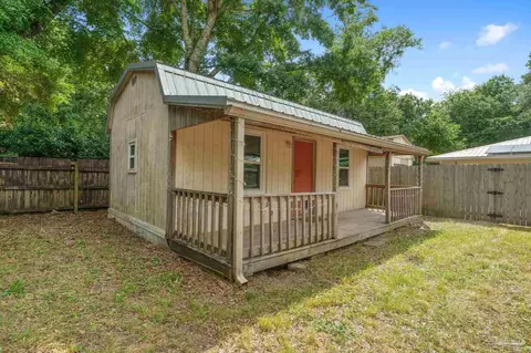 Exterior - 4846 Lynn Dr, Pace, FL 32571 photo 4 of 9