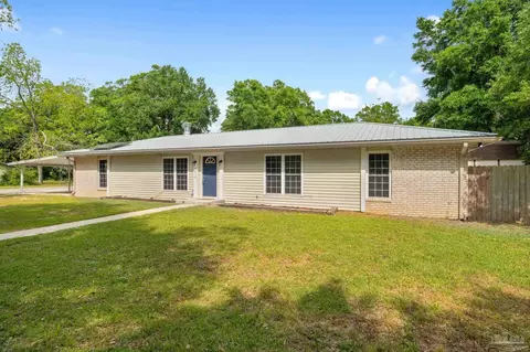 4846 Lynn Dr, Pace, FL 32571
