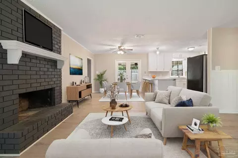 Living - 4846 Lynn Dr, Pace, FL 32571 photo 2 of 5