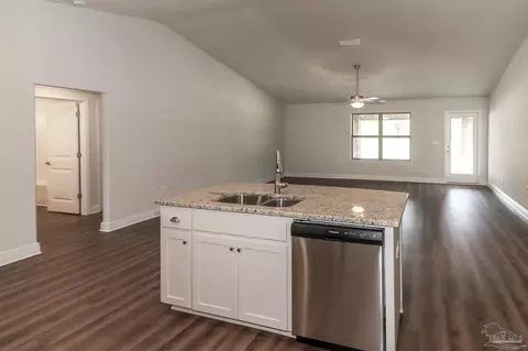 Kitchen - 6532 Benelli Dr, Milton, FL 32570 photo 4 of 5