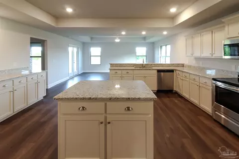 Kitchen - 6528 Benelli Dr, Milton, FL 32570 photo 3 of 5