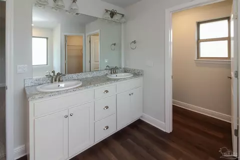 Bath - 6528 Benelli Dr, Milton, FL 32570 photo 4 of 5