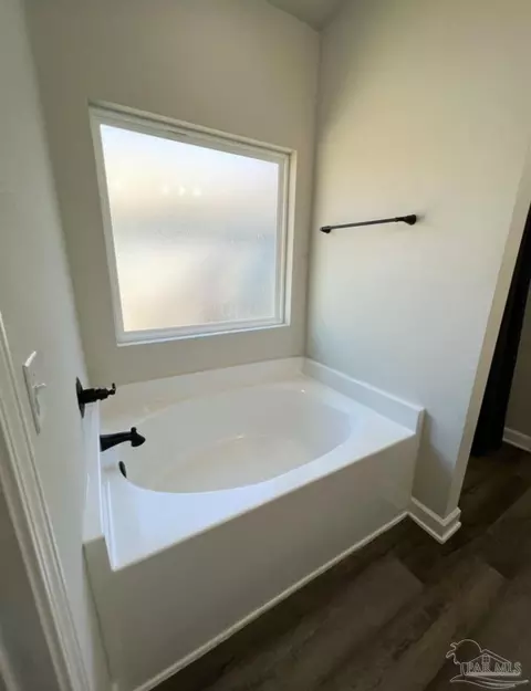 Bath - 4497 Bayside Blvd, Milton, FL 32583 photo 4 of 7