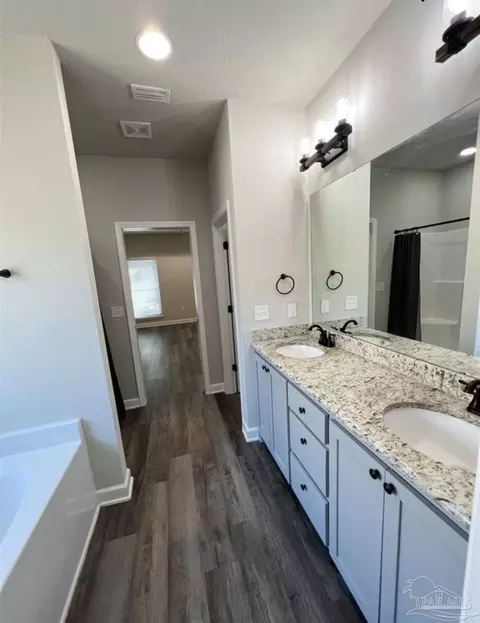 Bath - 4497 Bayside Blvd, Milton, FL 32583 photo 1 of 7