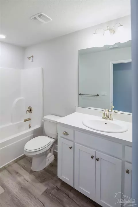 Bath - 6482 Benelli Dr, Milton, FL 32570 photo 5 of 5