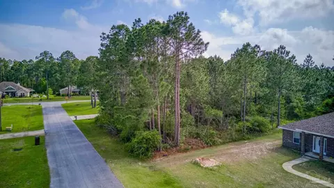 2361 Pineneedle Dr, Navarre, FL 32566