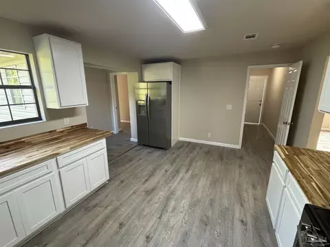 Kitchen - 6744 Ellis Rd, Jay, FL 32565 photo 2 of 6