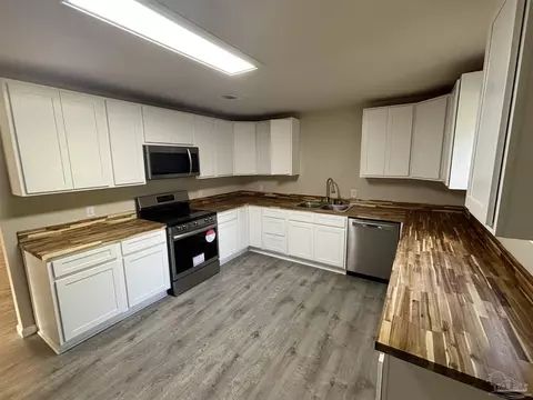 Kitchen - 6744 Ellis Rd, Jay, FL 32565 photo 1 of 6