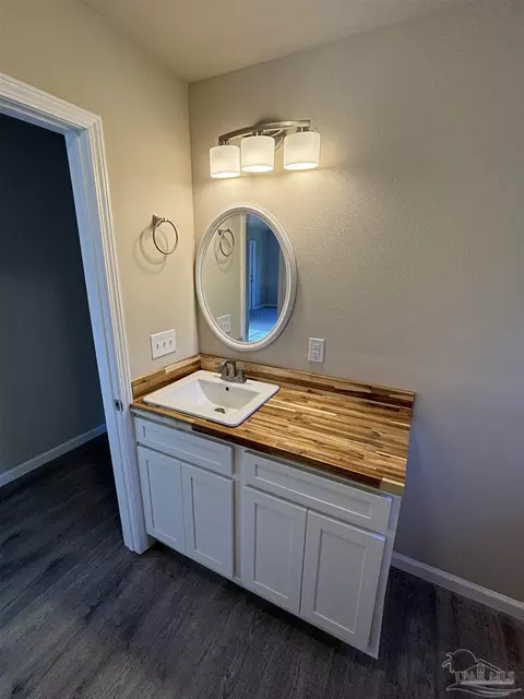 Bath - 6744 Ellis Rd, Jay, FL 32565 photo 1 of 3