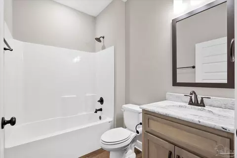 Bath - 8934 Skip Stone Rd, Milton, FL 32583 photo 4 of 4