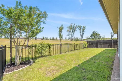 Exterior - 8934 Skip Stone Rd, Milton, FL 32583 photo 8 of 16