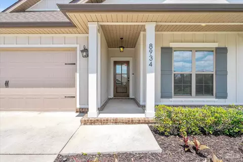 Exterior - 8934 Skip Stone Rd, Milton, FL 32583 photo 4 of 16