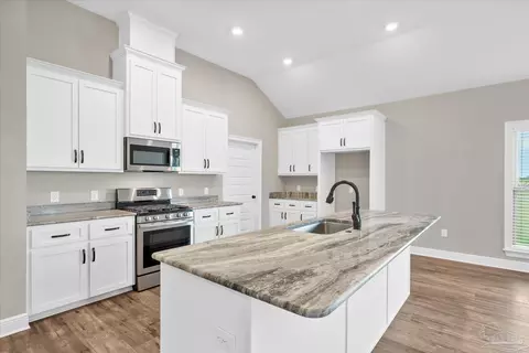 Kitchen - 8934 Skip Stone Rd, Milton, FL 32583 photo 4 of 8