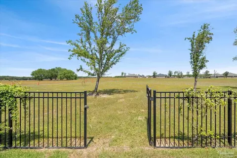 Exterior - 8934 Skip Stone Rd, Milton, FL 32583 photo 10 of 16