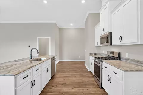Kitchen - 8934 Skip Stone Rd, Milton, FL 32583 photo 7 of 8