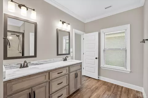 Bath - 8934 Skip Stone Rd, Milton, FL 32583 photo 2 of 4