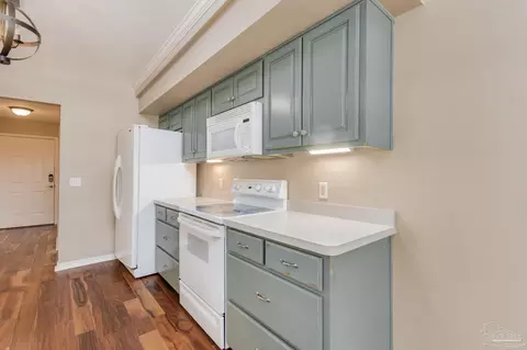 Kitchen - 903 Brandermill Dr, Cantonment, FL 32533 photo 6 of 6