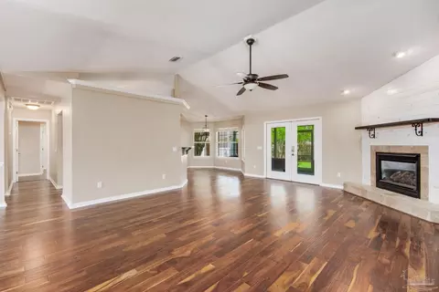 Living - 903 Brandermill Dr, Cantonment, FL 32533 photo 2 of 5