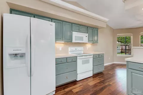 Kitchen - 903 Brandermill Dr, Cantonment, FL 32533 photo 3 of 6