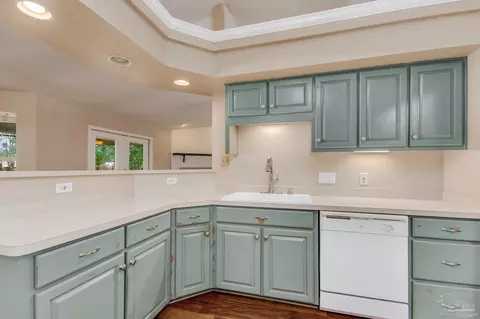 Kitchen - 903 Brandermill Dr, Cantonment, FL 32533 photo 4 of 6