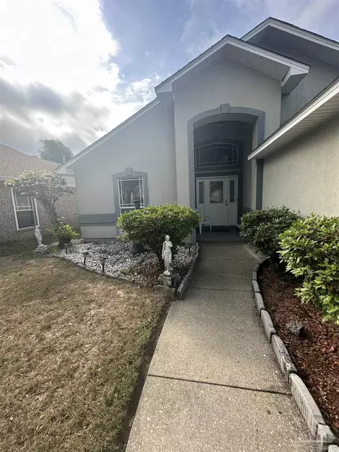 2355 Caddy Shack Ln, Pensacola, FL 32526