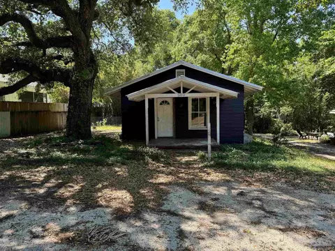 909 Perry Ave, Pensacola, FL 32503