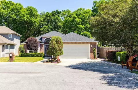 5600 Enchanting Oaks Dr, Pensacola, FL 32504