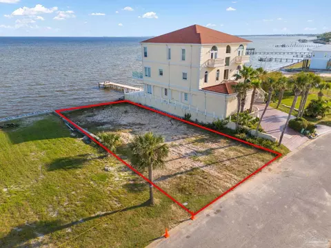 39 Bayshore Dr, Pensacola, FL 32507