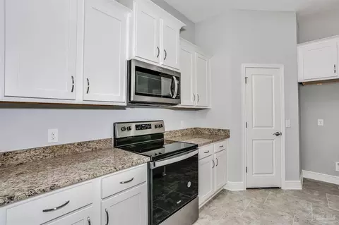 Kitchen - 10079 Bellbrook Rd, Milton, FL 32583 photo 2 of 4