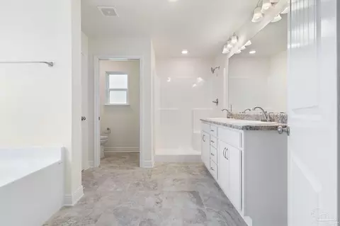 Bath - 10061 Bellbrook Rd, Milton, FL 32583 photo 4 of 4