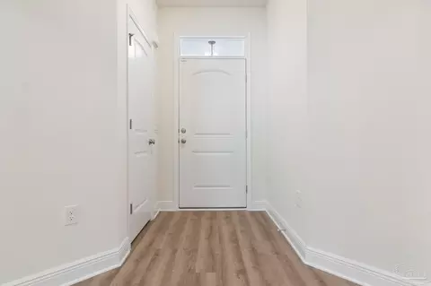 Entry Way - 10061 Bellbrook Rd, Milton, FL 32583 photo 2 of 2