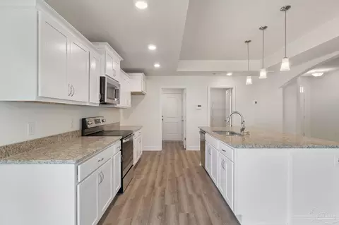Kitchen - 10061 Bellbrook Rd, Milton, FL 32583 photo 2 of 4